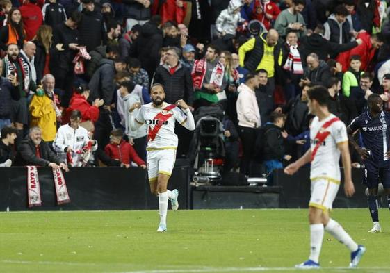 Bebé ceebra un gol ante la Real Sociedad