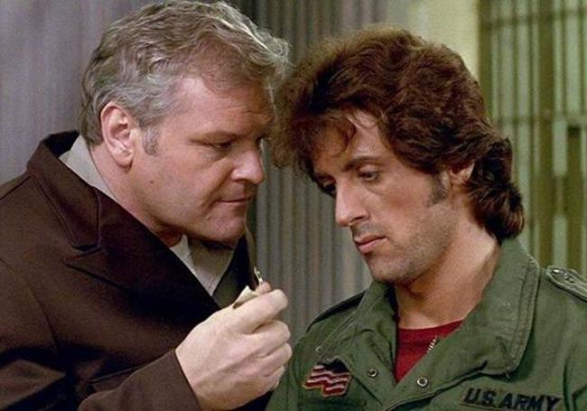 Sylvester Stallone junto a Brian Dennehy en 'Acorralado'.