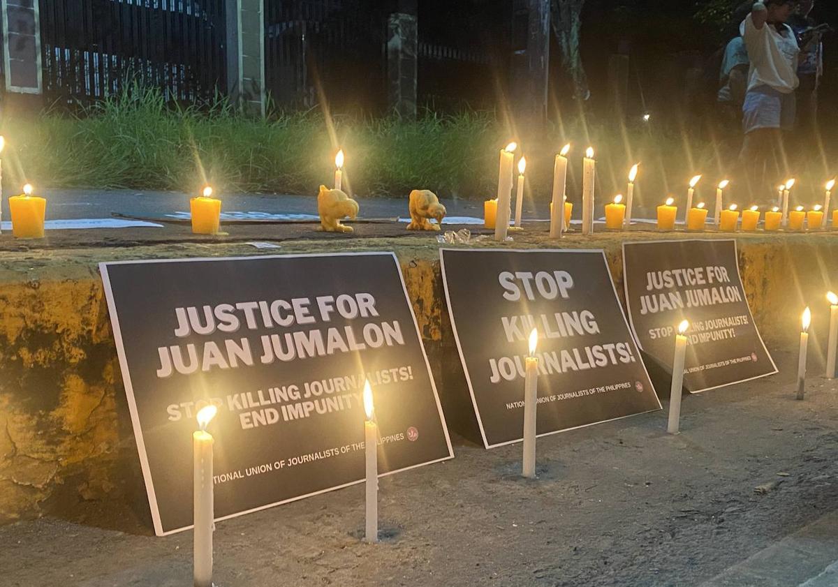 Imagen principal - Actos de homenaje en Filipinas por el asesinato de Jumalón.