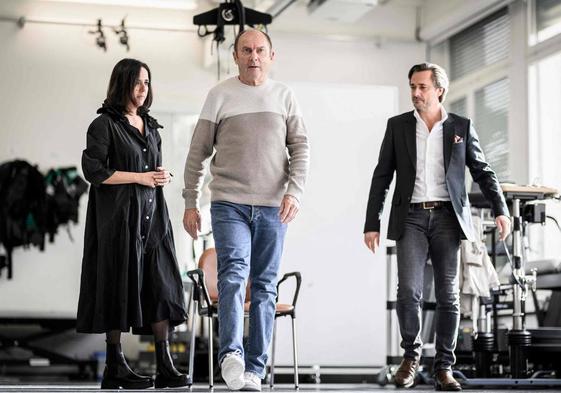 Un paciente con párkinson vuelve a caminar gracias a una neuroprótesis