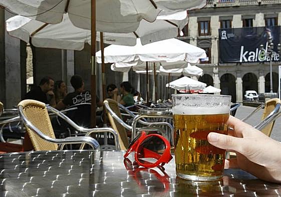 Los médicos avisan de que el consumo ligero de alcohol también es perjudicial