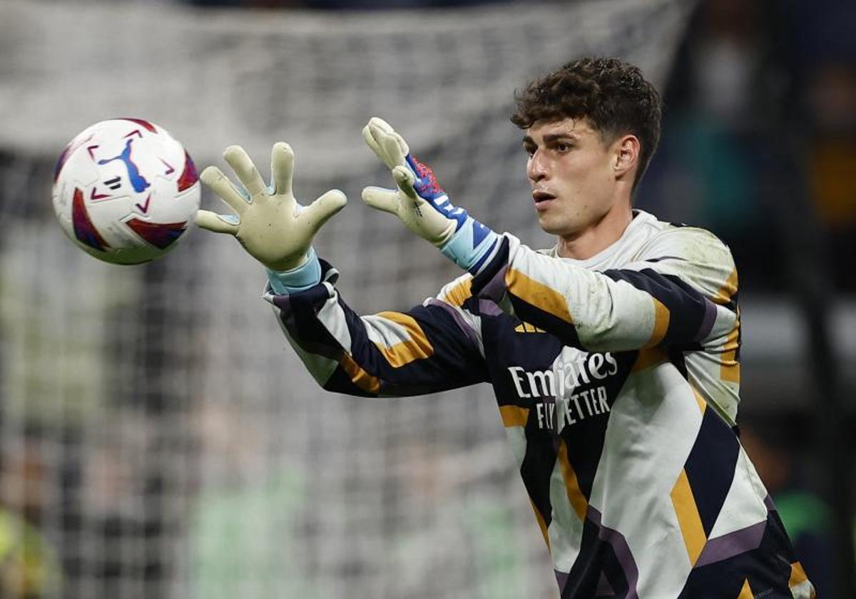 Kepa Arrizabalaga, durante un calentamiento.