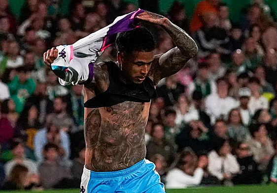 El Pucela se lleva el triunfo en el Sardinero con doblete de Kennedy