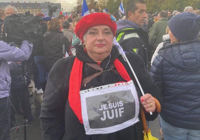 Muriel, una de las participantes en la marcha parisina.