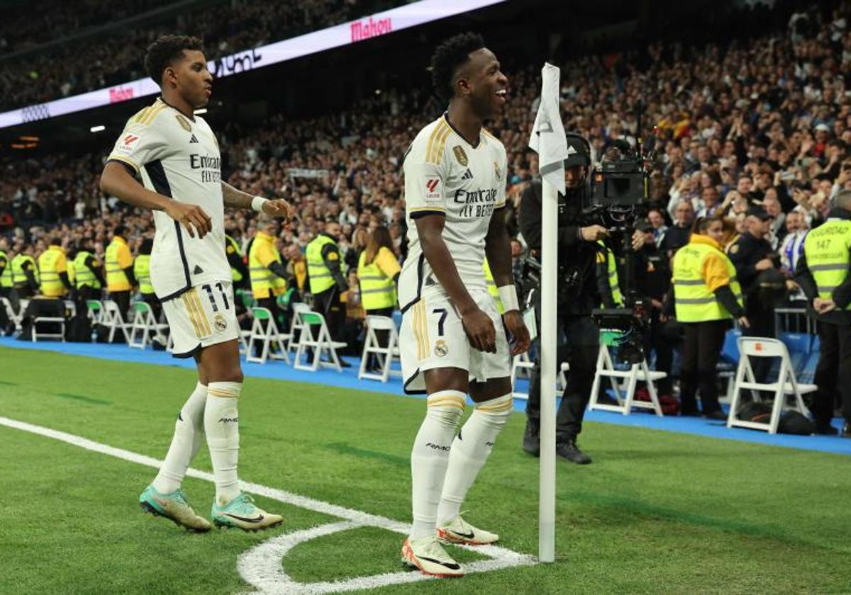 Vinicius y Rodrygo celebran uno de los goles del fluminense al Valencia.