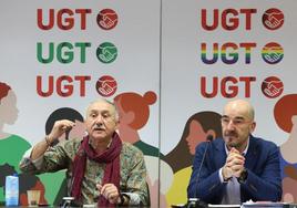 El secretario general de UGT, Pepe Álvarez (i), y el vicesecretario general de Política Sindical, Fernando Luján (d).