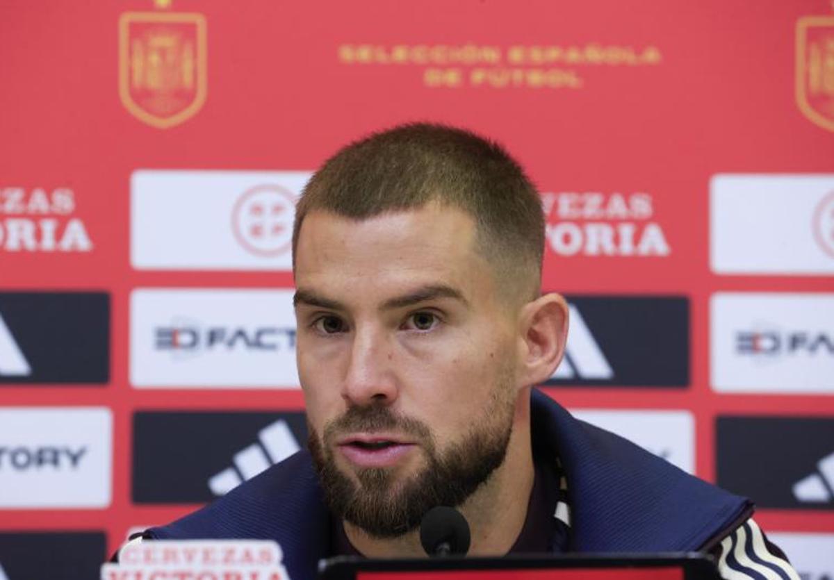 Iñigo Martínez, durante la rueda de prensa.