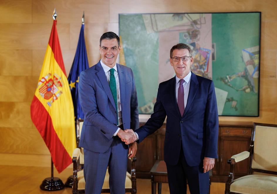 Sánchez y Feijóo, antes de su reunión.