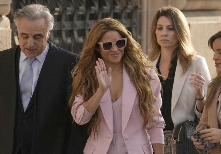 La cantante Shakira a su llegada a la Audiencia de Barcelona donde se sienta hoy en el banquillo.