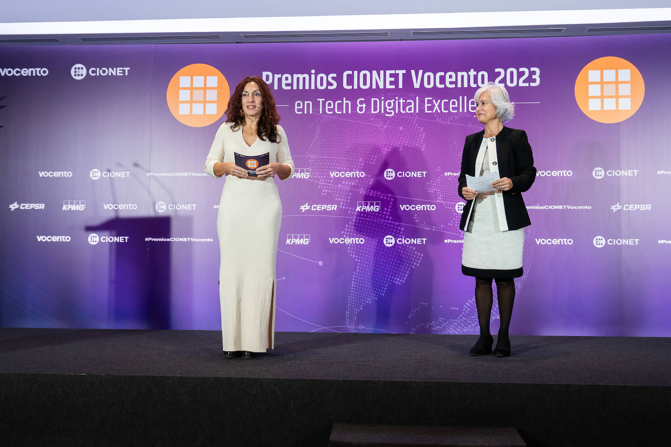 Belén Ibares, Directora de Programa y Comunidad de CIONET y Mercedes Vidal Lobato, CIO y Global Digital, Channels Director de Vodafone, que ha actuado como presidenta del jurado.