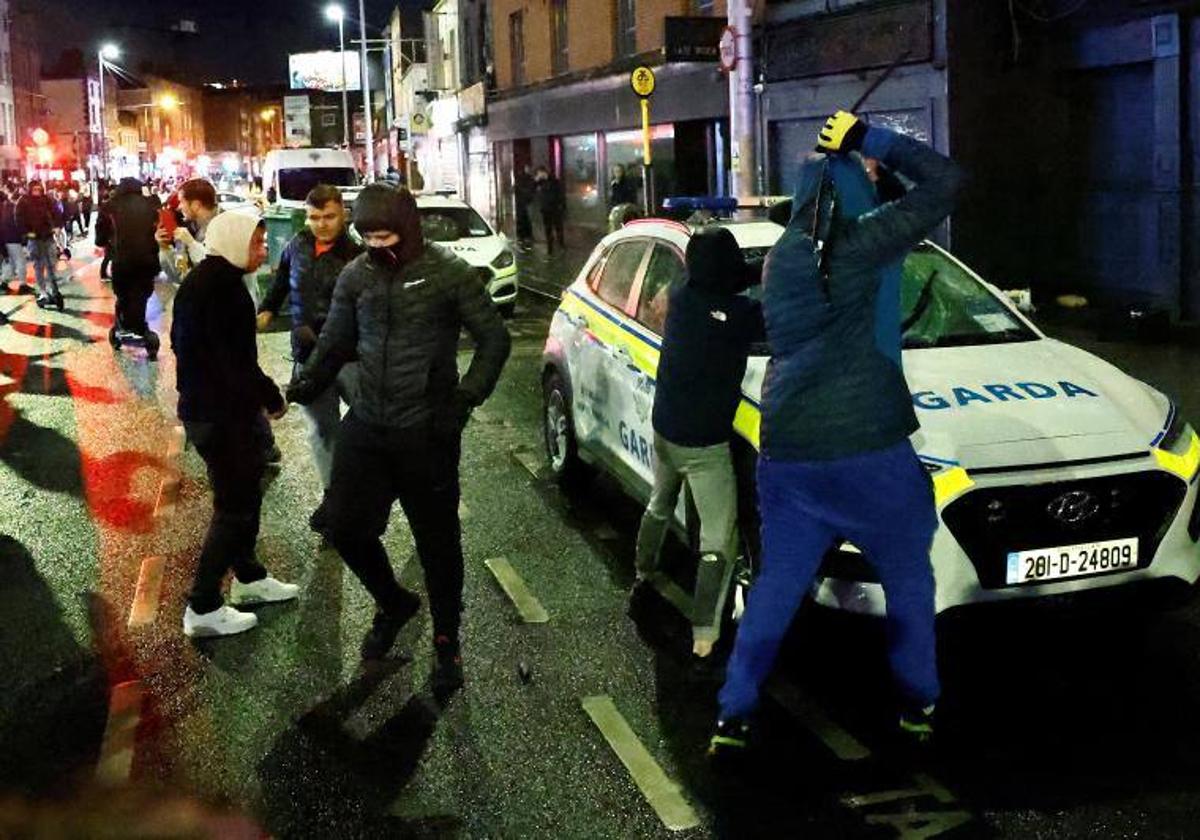 Manifestantes de extrema derecha causaron los disturbios.