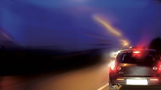 Cómo evitar los problemas de visión al conducir por la noche