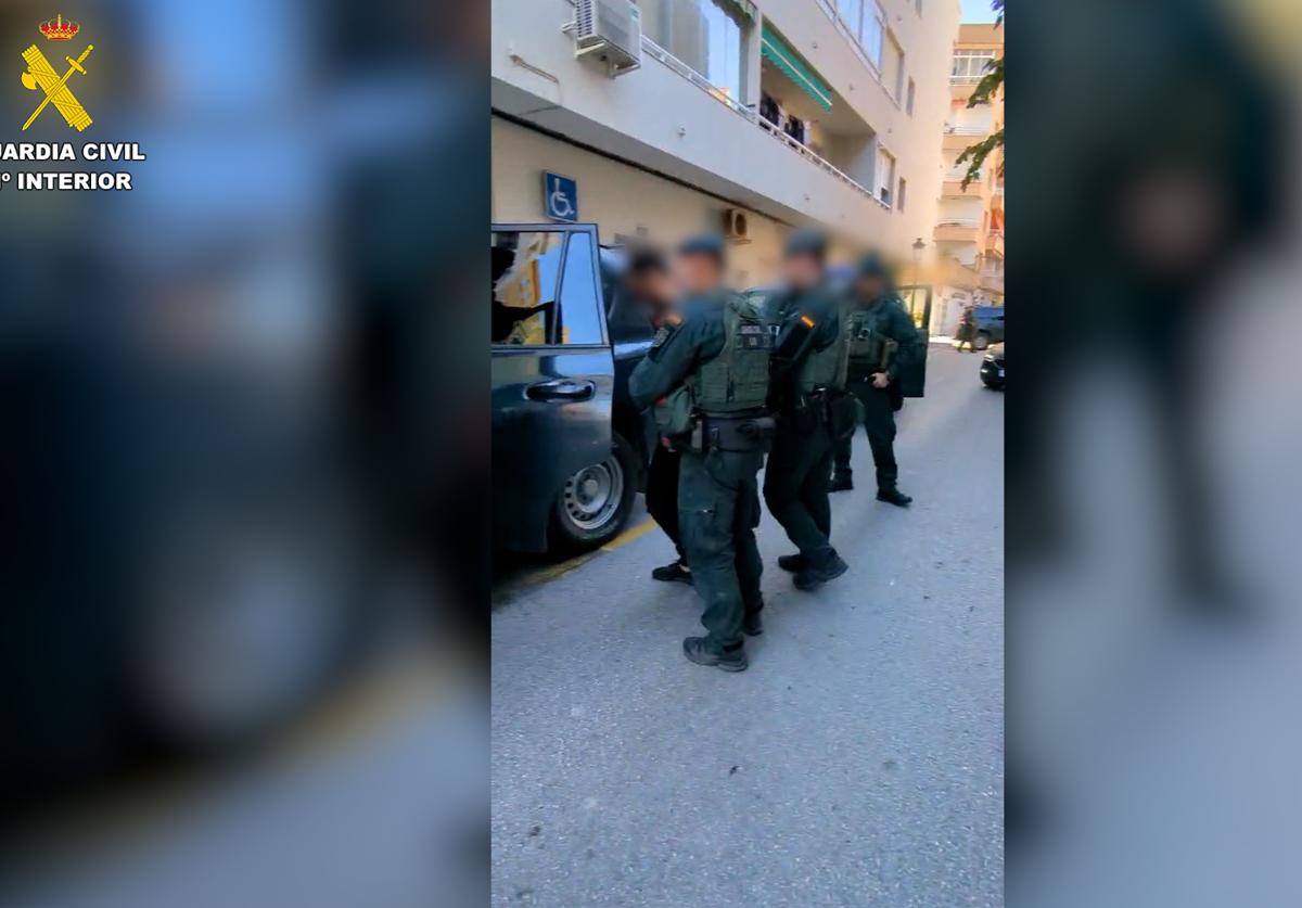 Imagen de la captura de uno de los dos hermanos en Estepona