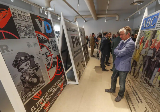 Algunas de las portadas de los diarios de Vocento en la exposición sobre 60 años de terrorismo en España a través de la prensa.