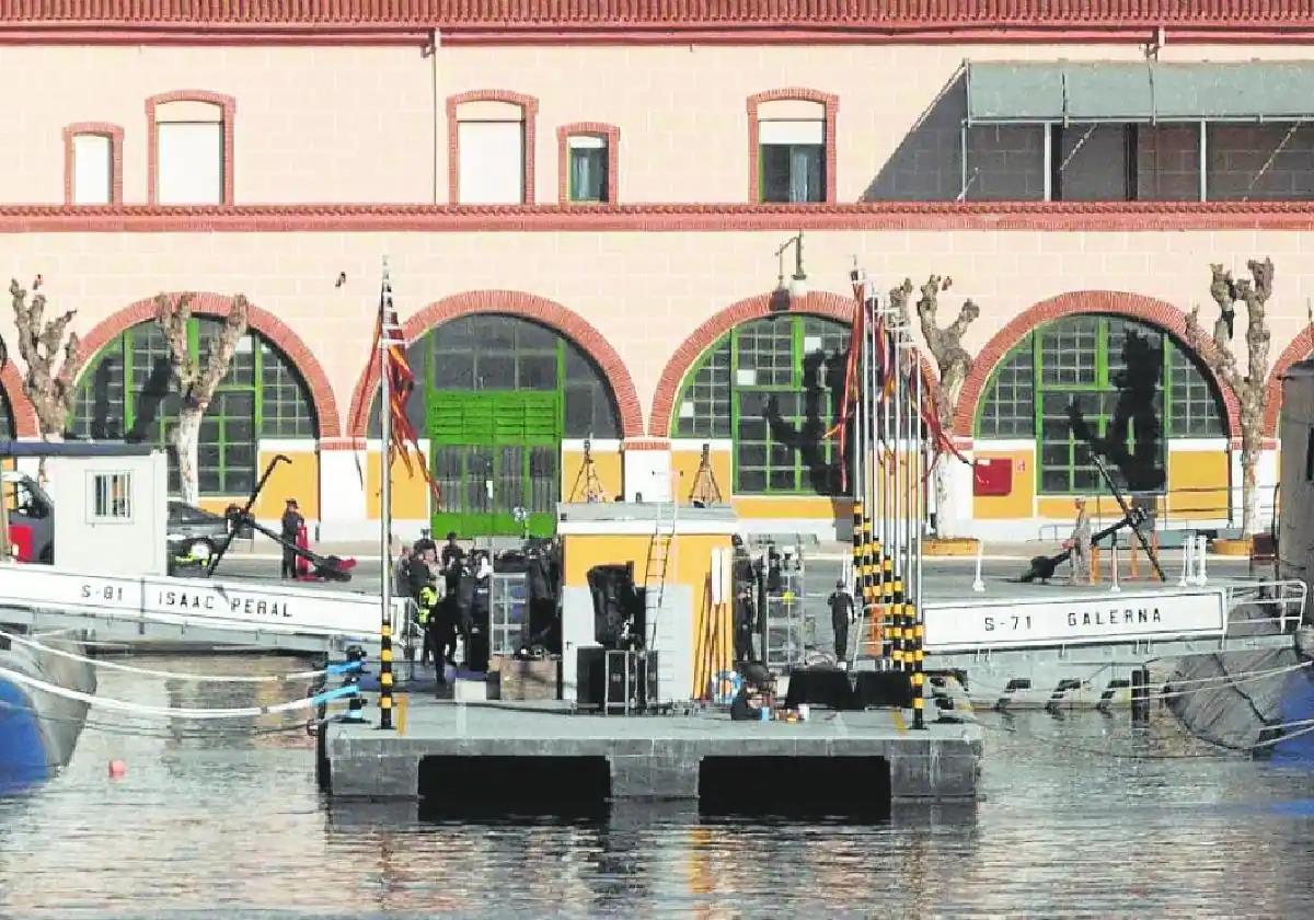 El 'Isaac Peral', a la izquierda, atracado ayer en la Base de Submarinos; a levante, el 'Galerna'.