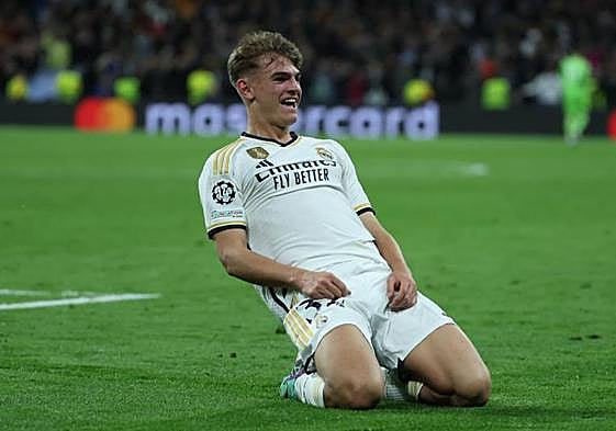 Nico Paz celebra su gol ante el Nápoles.