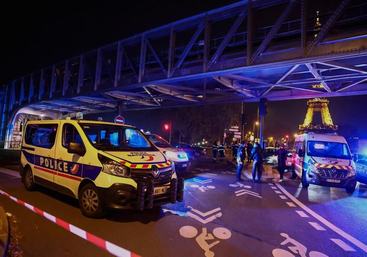 Macron pide justicia tras el ataque mortal terrorista con un cuchillo y un martillo en París