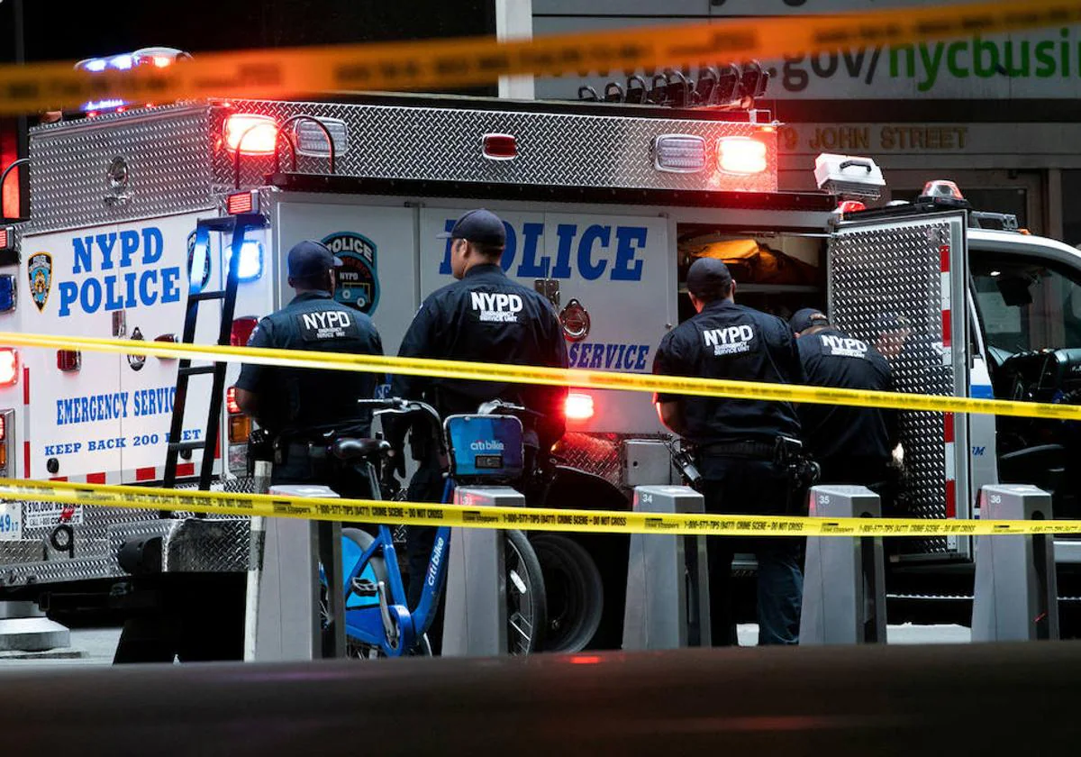 Un hombre mata a cuatro familiares y hiere a dos policías en Nueva York