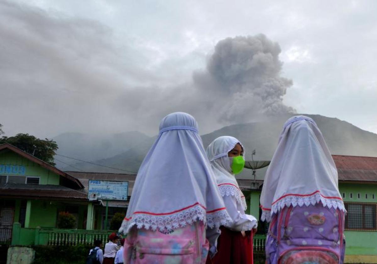 Imagen principal - Al menos once muertos tras la erupción del volcán Merapi en Indonesia