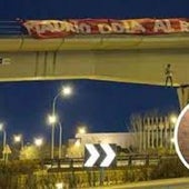 La pancarta y la muñeca hinchable con la camiseta de Vinicius colocada en un puente de la carretera M-11 de Madrid.