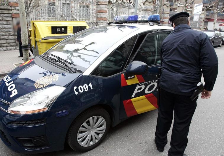 Investigan la muerte de una mujer que hallaron inconsciente y semidesnuda en Ourense