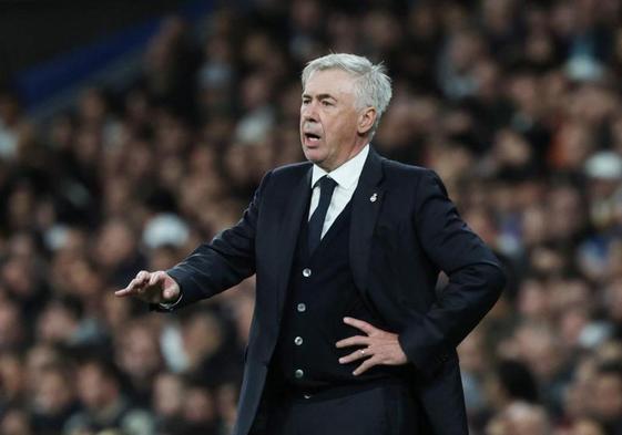 Carlo Ancelotti, en pleno partido del Real Madrid.