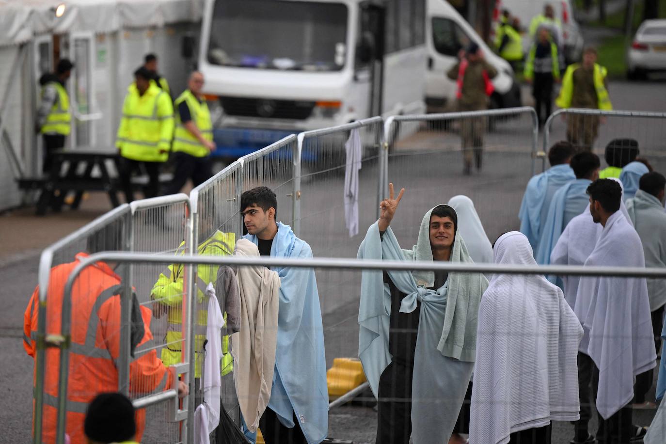 Varios detenidos aguardan en el centro temporal para inmigrantes de Manston