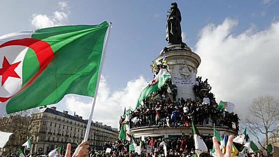 La derecha gala denuncia el acuerdo franco-argelino que da ciertos privilegios a los inmigrantes