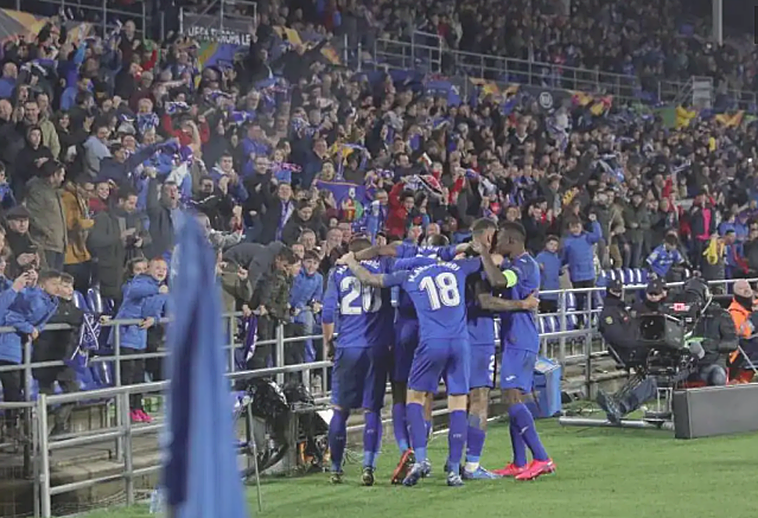 Mayoral y el árbitro desquician al Valencia en un partido muy trabado