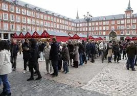 Turistas en la Plaza Mayor de Madrid.