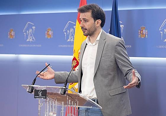 Javier Sánchez Serna en la rueda de prensa de este martes en el Congreso