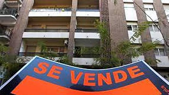 La compraventa de viviendas modera su caída en octubre al 11,1%