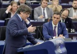 Carles Puigdemont y Pedro Sánchez, en el Parlamento Europeo.