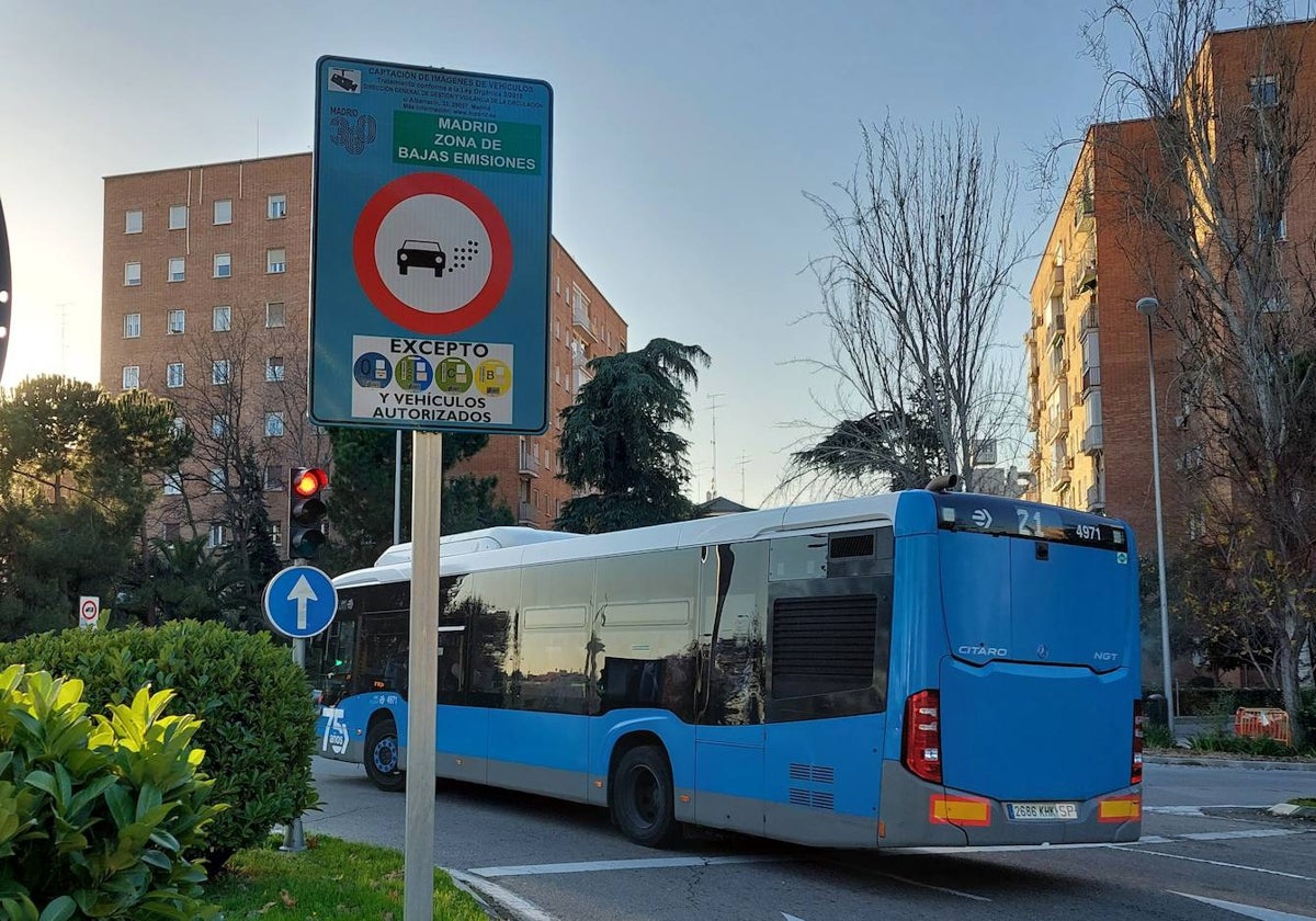 Los distintivos ambientales de la DGT serán obligatorios en Madrid en seis  meses – Diario del Ayuntamiento de Madrid