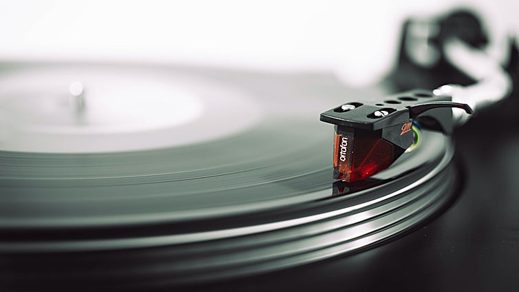 Dale un toque retro a tu casa con estos geniales tocadiscos