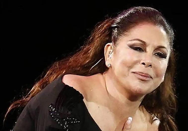 Isabel Pantoja salda su deuda con Loli, 'la quiosquera'