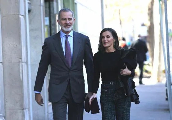 Los Reyes a su llegada al restaurante donde han celebrado el 60 cumpleaños de la Infanta Elena.