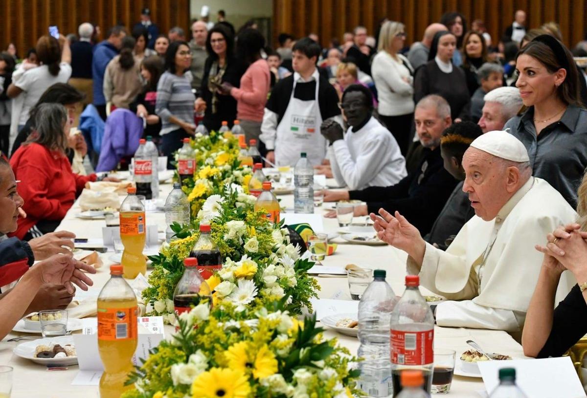 Un tiempo nuevo. Cena del Papa con 200 transexuales en el marco de la Jornada Mundial de los Pobres