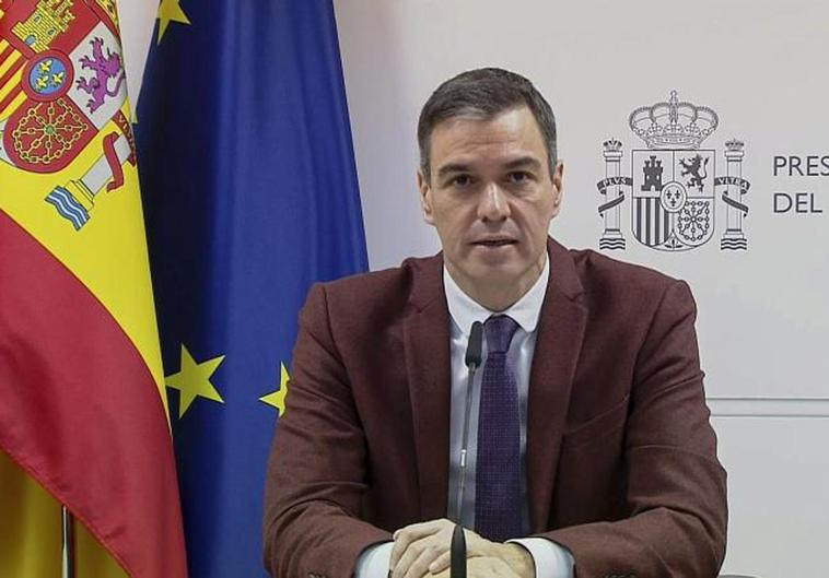 Sánchez mantiene una videoconferencia con las unidades españolas en misiones humanitarias.