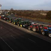 Los agricultores comienzan a bloquear con sus tractores los accesos a París