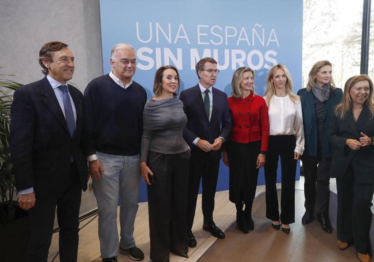 PSOE y PP se acusan de responder con tibieza a los actos ofensivos cuando afectan al otro