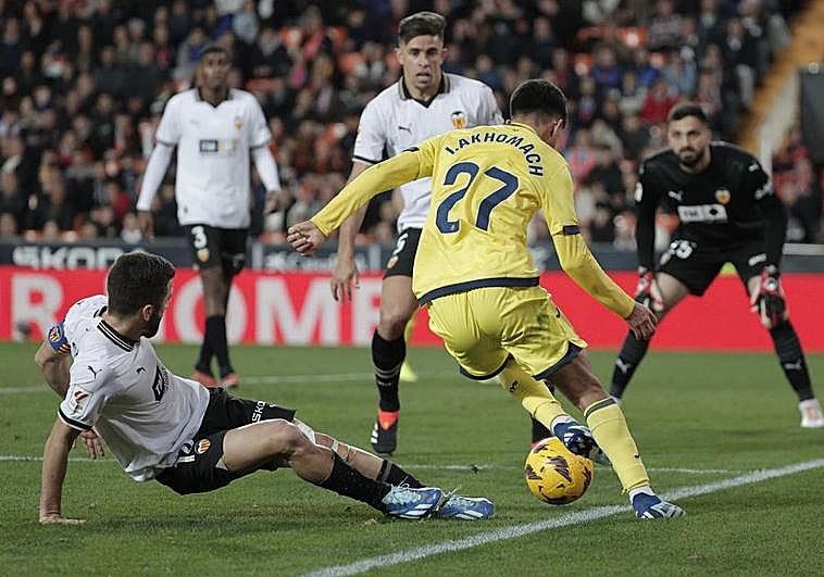 El Valencia agobia aún más al Villarreal