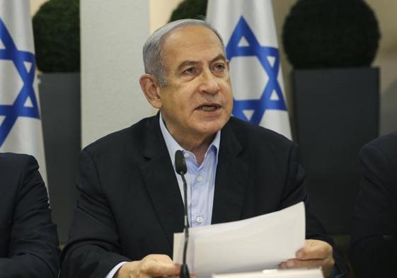 Netanyahu habla durante la reunión semanal del gabinete en el Ministerio de Defensa en Tel Aviv celebrada este domingo.