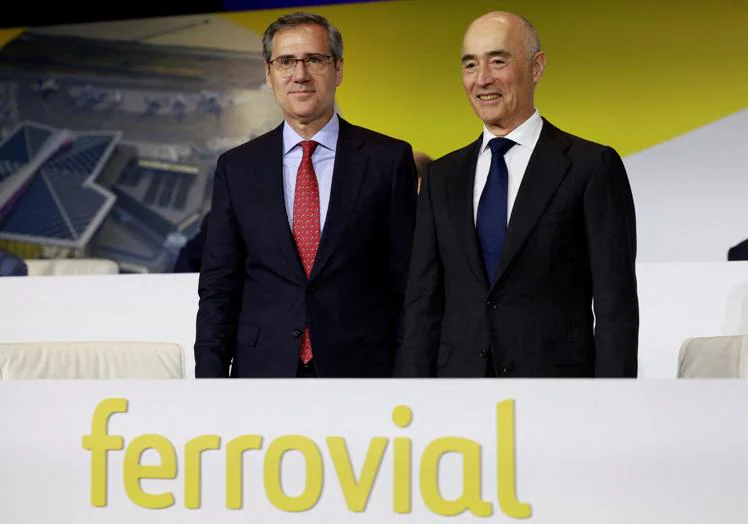 The CEO of Ferrovial, Ignacio Madridejos and the president, Rafael del Pino, during the shareholders meeting.