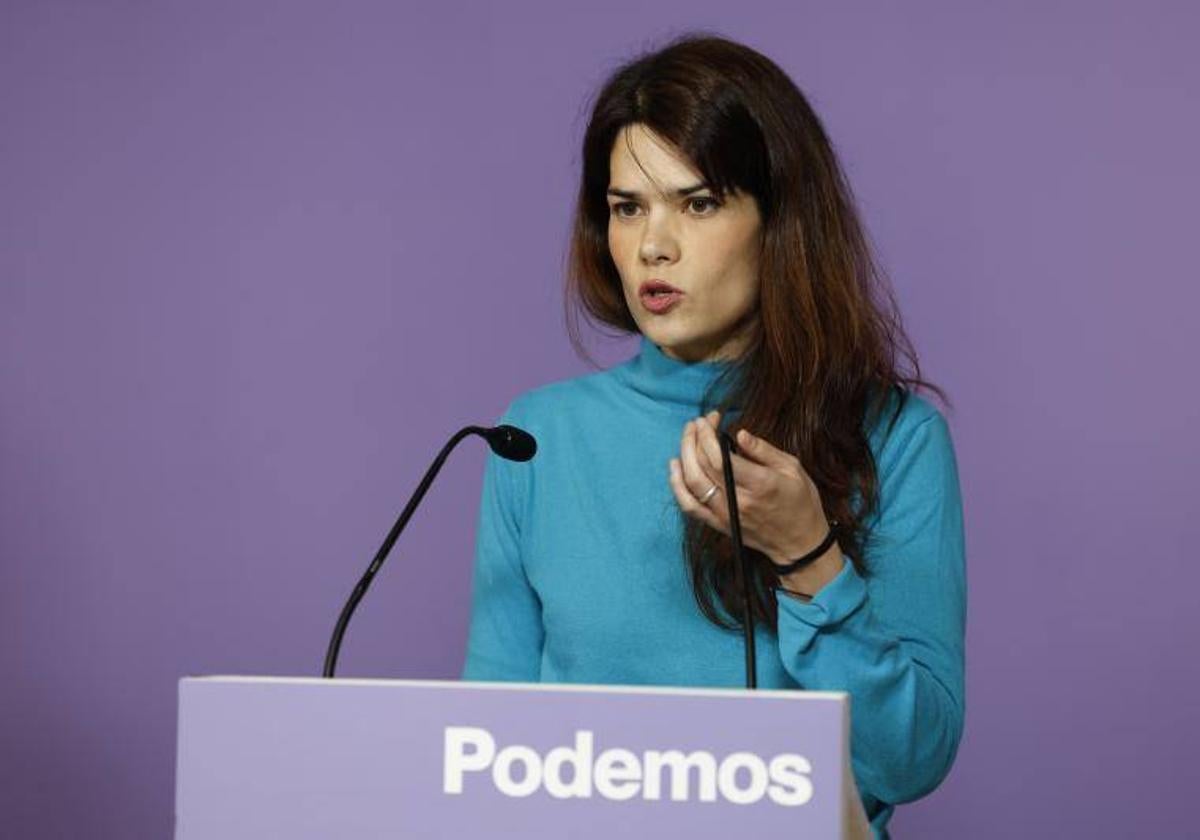 La coportavoz de Podemos Isa Serra en rueda de prensa este lunes.