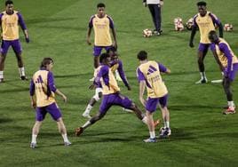 Los jugadores del Real Madrid, preparando el derbi de la Supercopa en Riad.