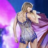 Taylor Swift durante una de sus multitudinarias actuaciones.