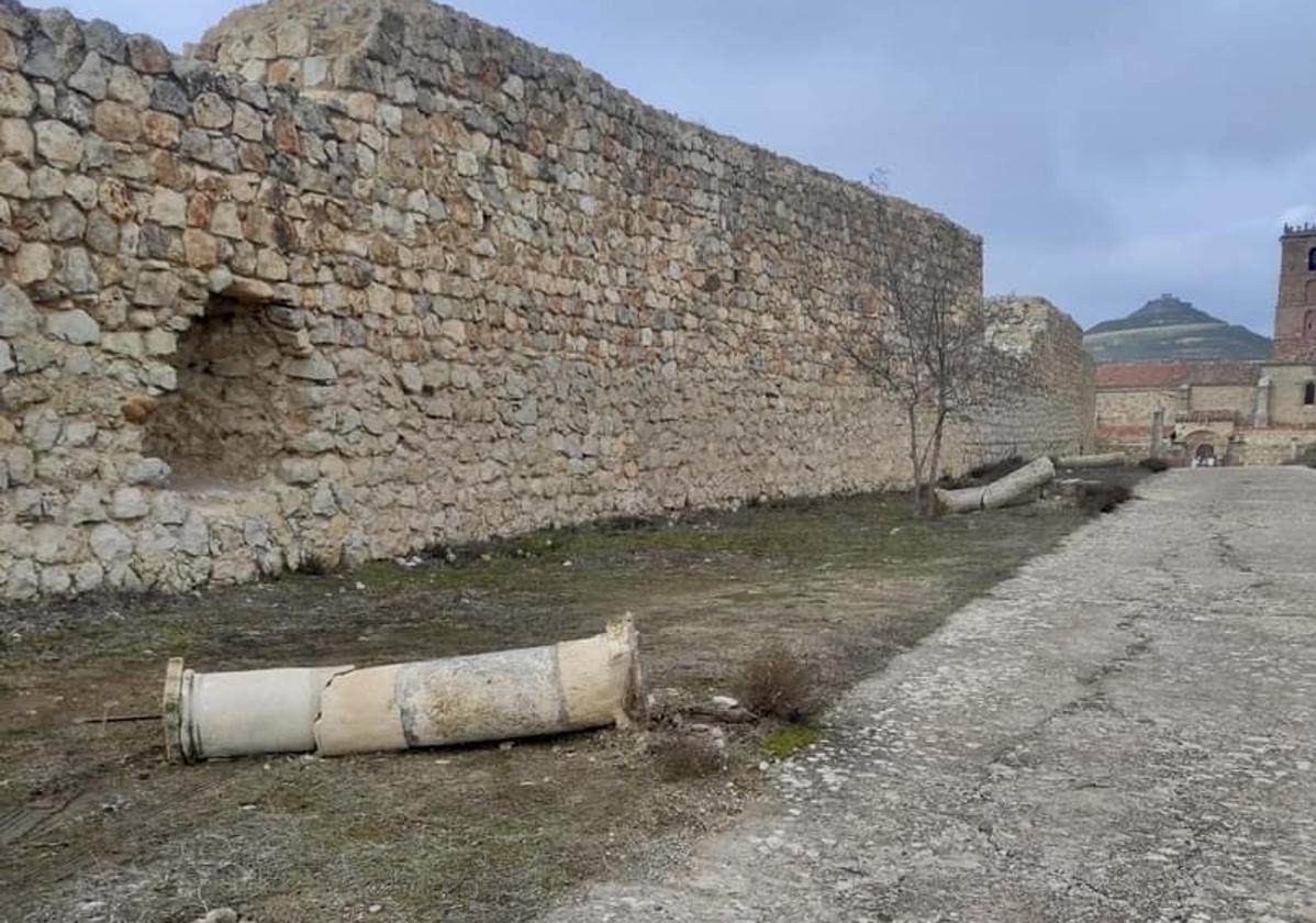 Imagen de las columnas en el suelo.