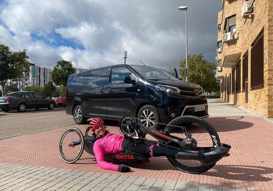 Eva Moral y su Toyota Proace Verso Family