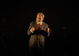 Alberto San Juan en la obra teatral 'Macho grita'.